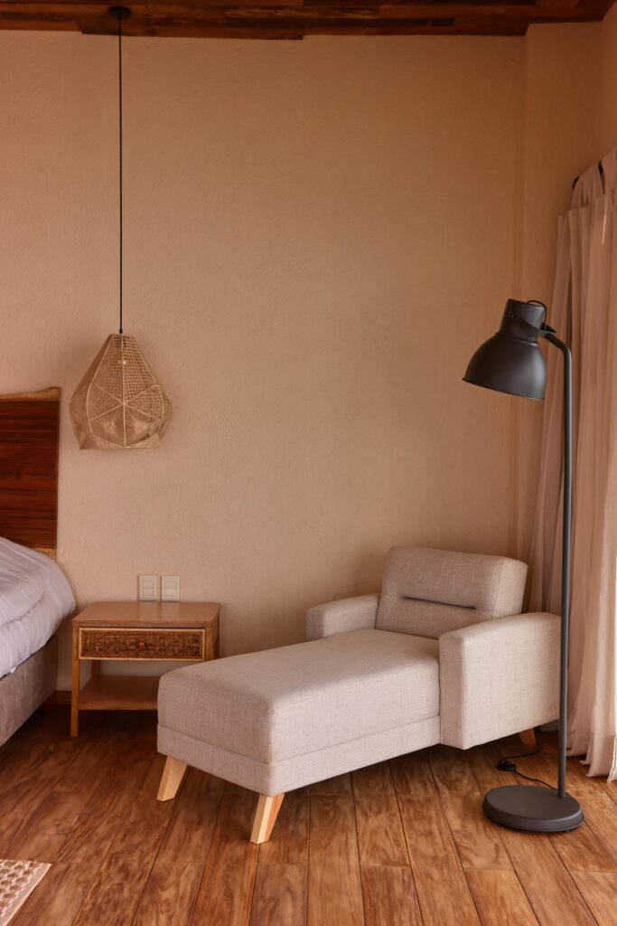 senda casa san pablo sofa habitacion