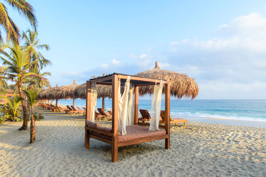 cama exterior senda kokkos beach