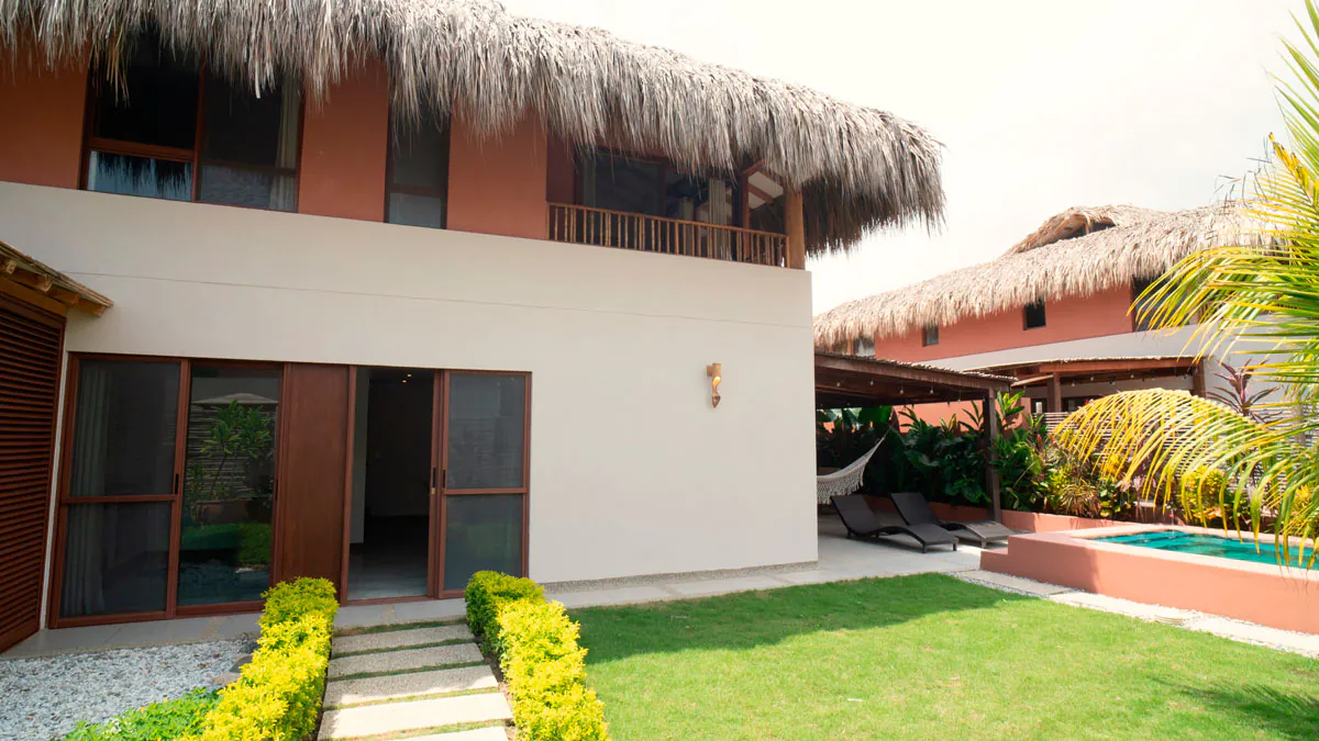 exterior-entrada-villa-2-habitaciones-con-pisicina