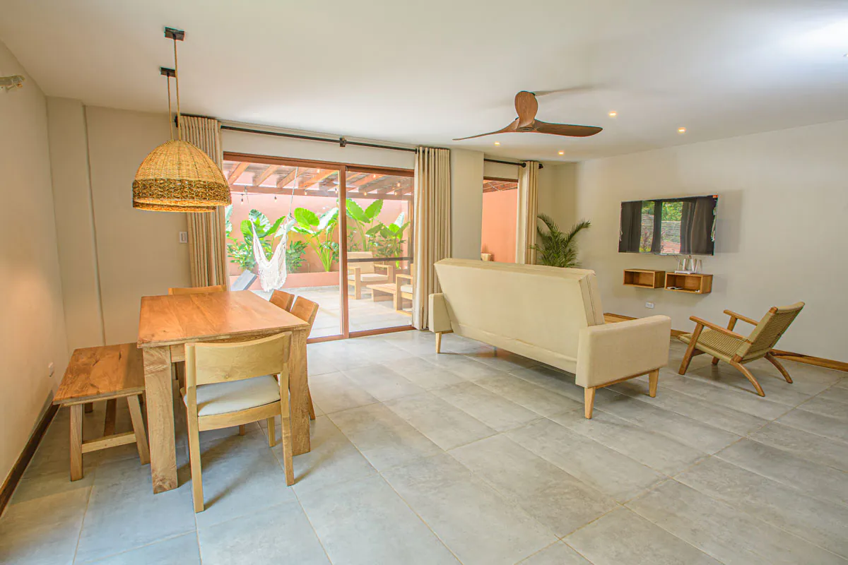 sala-y-comedor-villa-2-habitaciones-con-pisicina