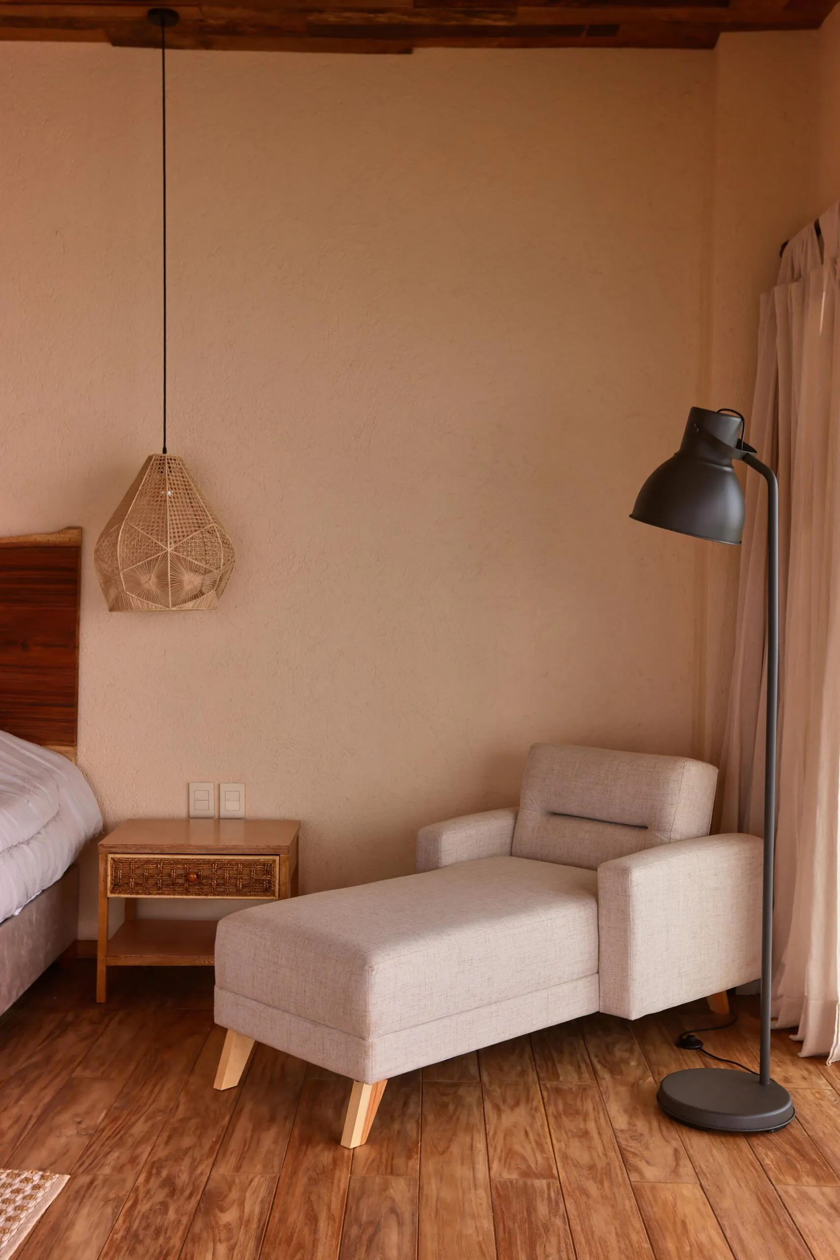 senda casa san pablo sofa habitacion